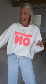 VACATION ON sweatshirt white