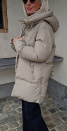 TRIX shorter winter puffer coat taupe