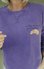 SUNDAYS ARE FOR CROISSANTS cotton sweatshirt purple