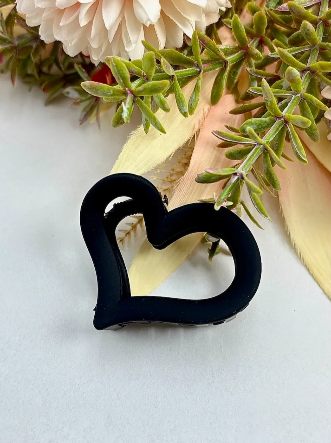 HEART hair clip black small