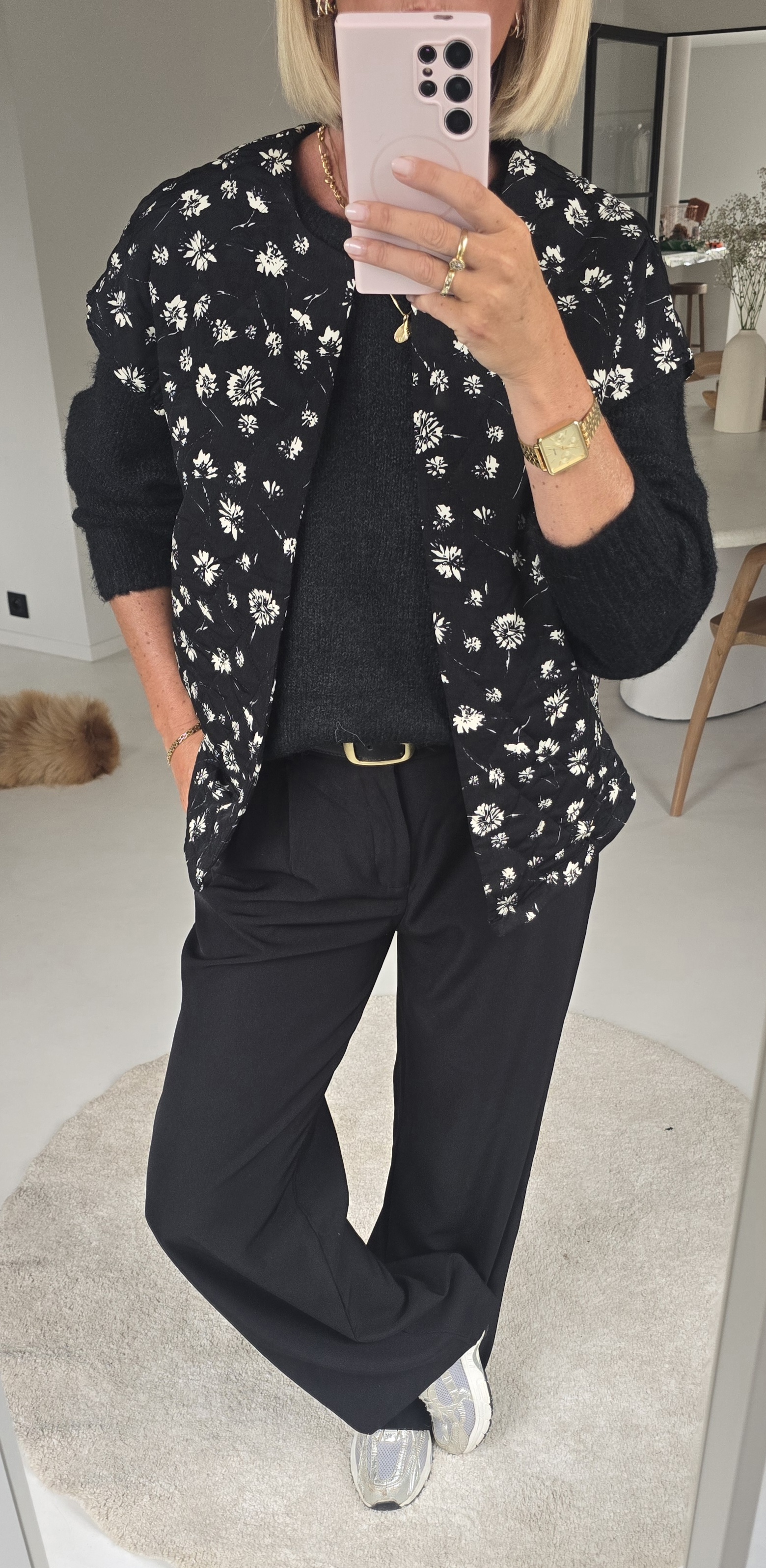 IZZIE sleeveless jacket black