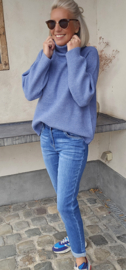 SNUGGLE loose turtleneck knit jeans blue