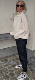 SNUGGLE loose turtleneck knit beige