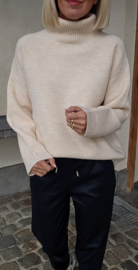 SNUGGLE loose turtleneck knit beige
