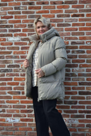 TRIX shorter winter puffer coat taupe