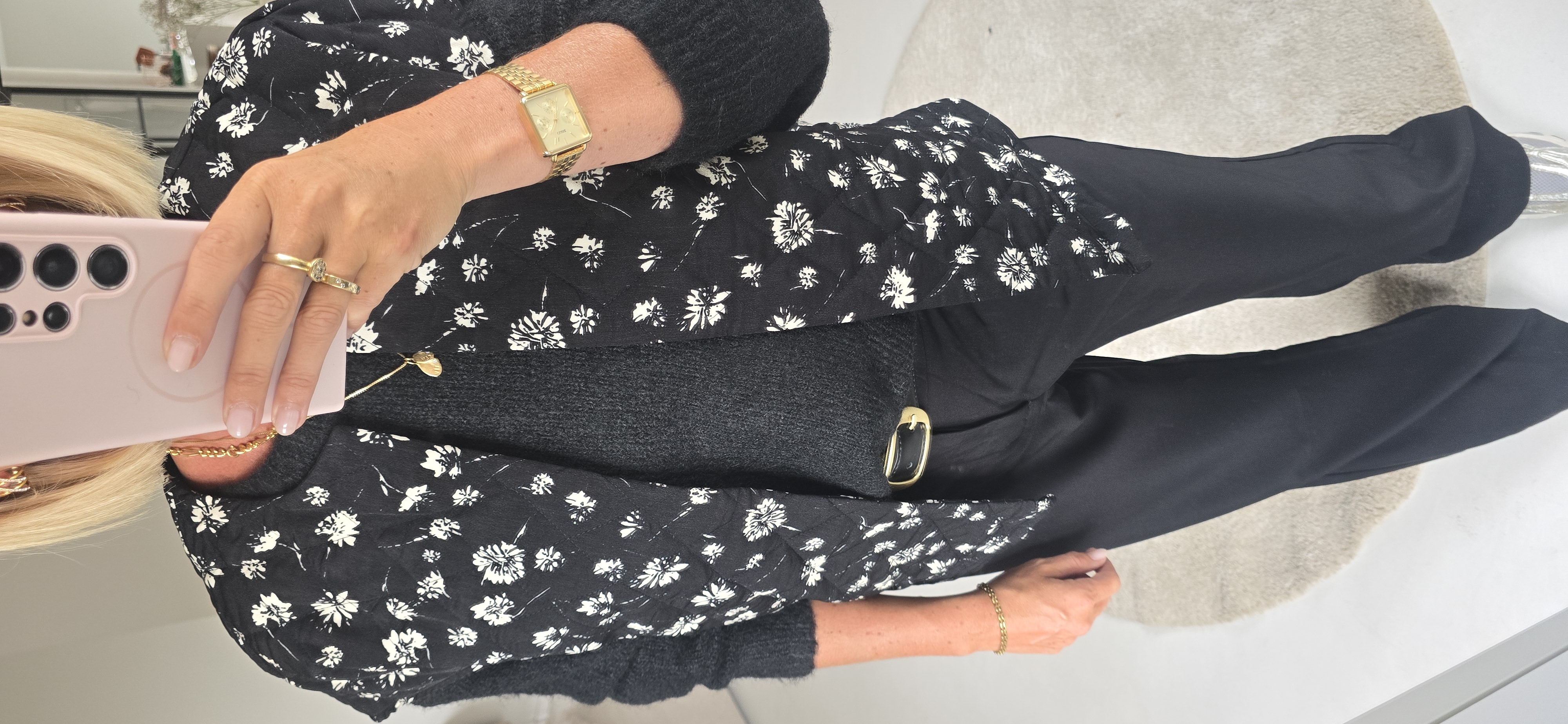 IZZIE sleeveless jacket black