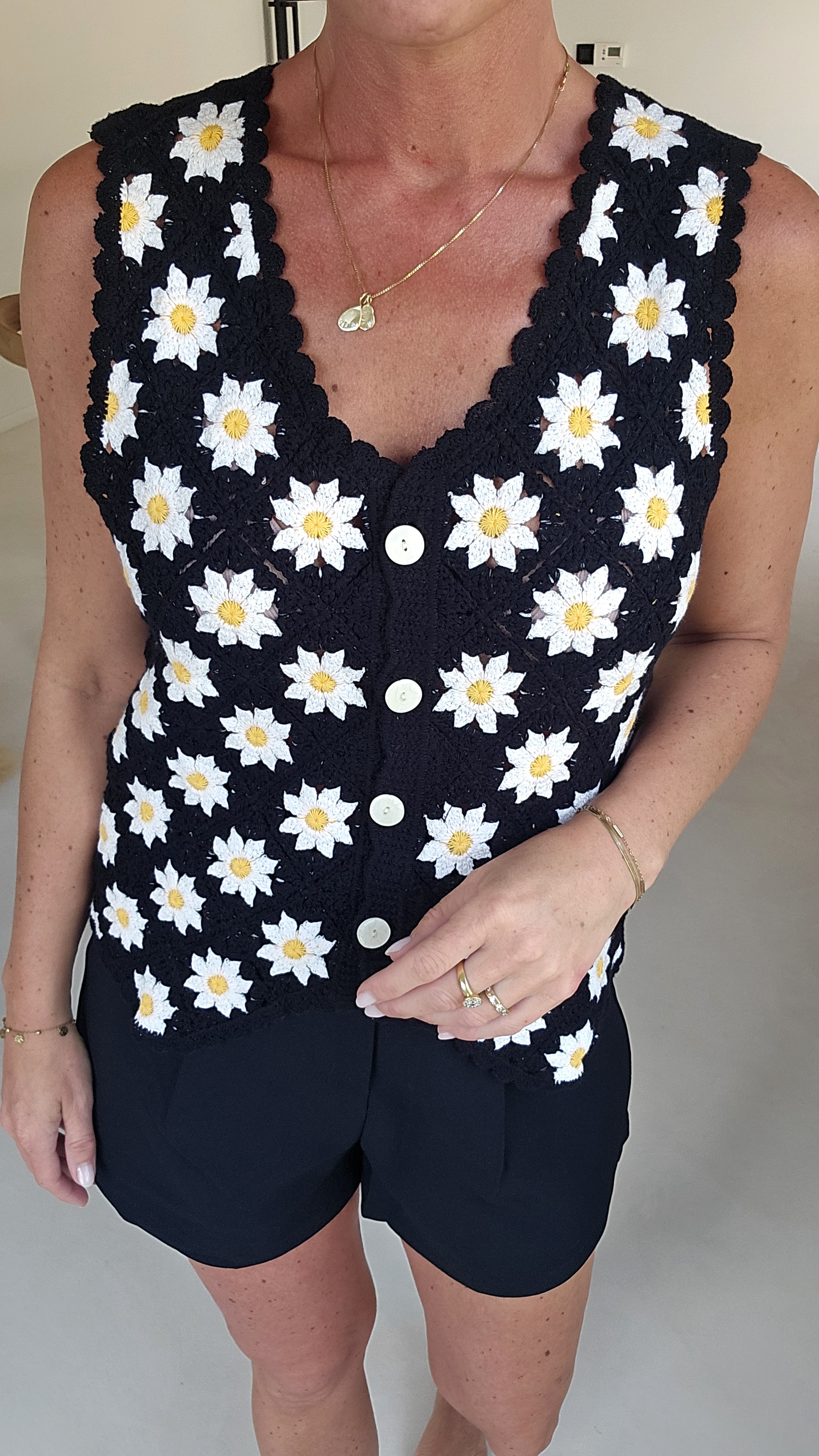 DAISIES crochet gilet black