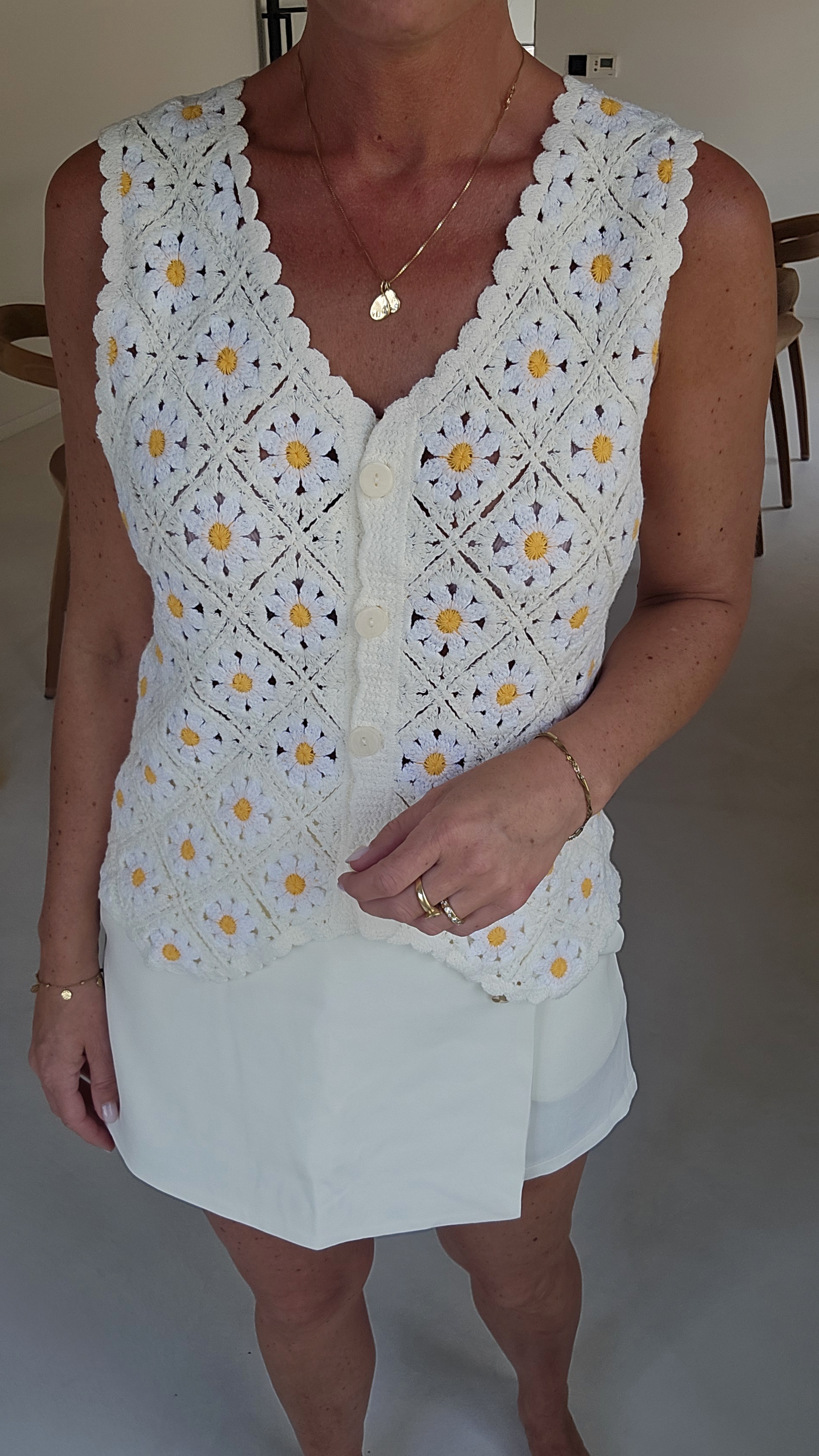 DAISIES crochet gilet ecru