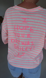 I HOPE YOUR DAY WAS SMILEY T-shirt neon pink