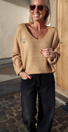 LEO HEART knit camel