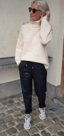 SNUGGLE loose turtleneck knit beige