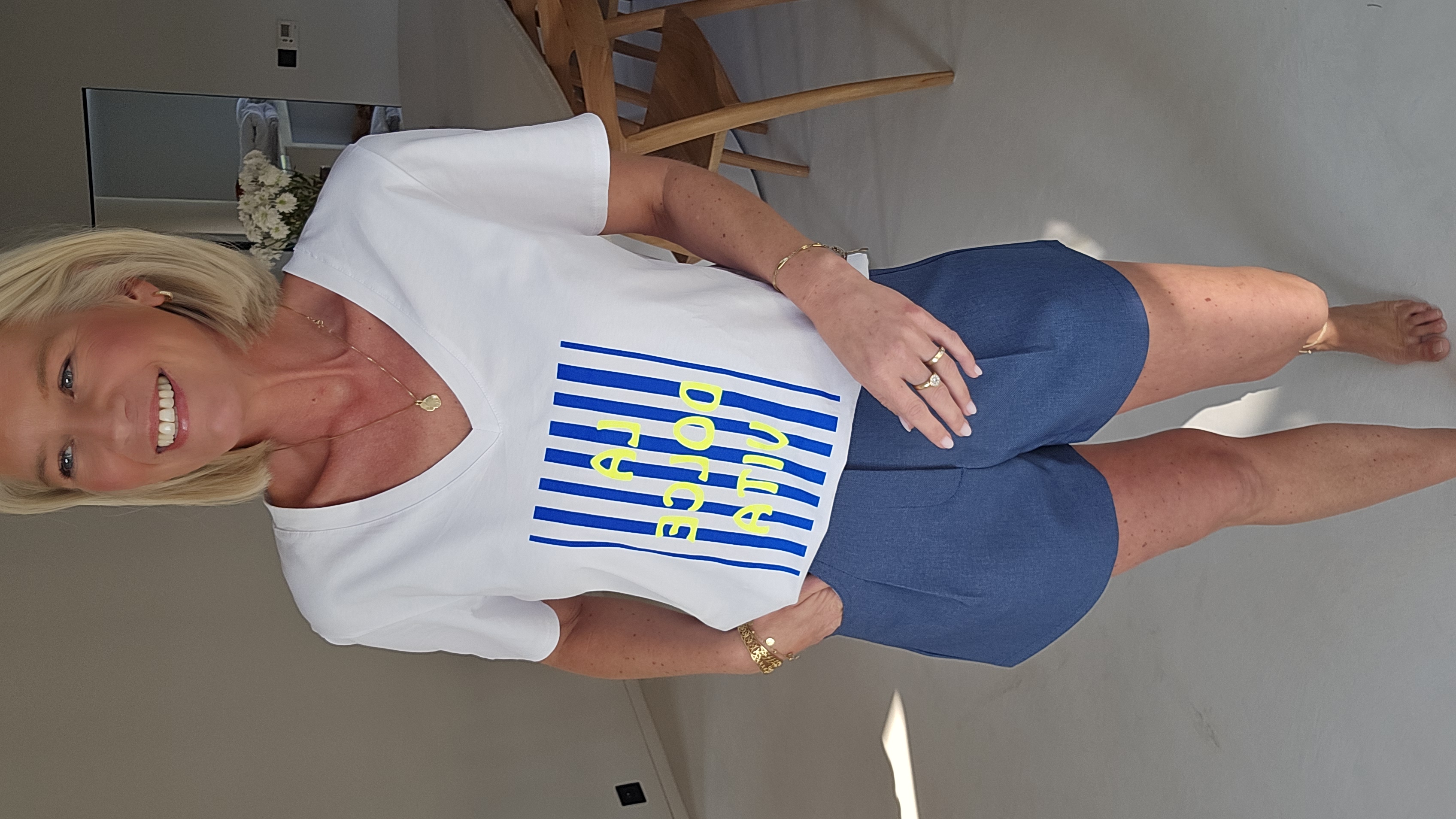 LA DOLCE VITA cotton tee kobalt blue neon yellow
