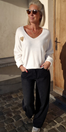 LEO HEART knit off-white