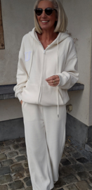 MILA soft corduroy jogger set ecru curvy line