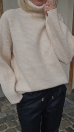 SNUGGLE loose turtleneck knit beige