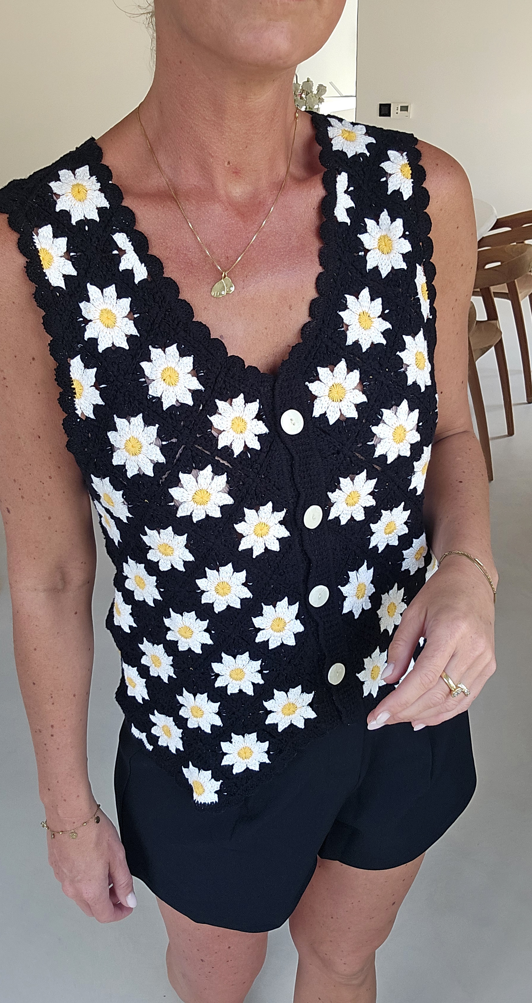 DAISIES crochet gilet black