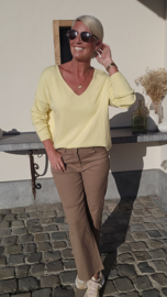 SOLEA soft v-neck knit pastel yellow