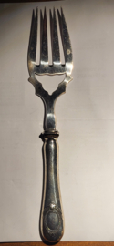 Grote Vis vork handvat is zilver  mooi bewerkt 28 cm  6 cm breed.