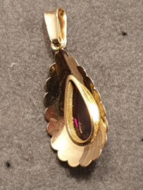 14 Kr gouden pegel oorhangers met granaat 3.5 cm 2.5 gram