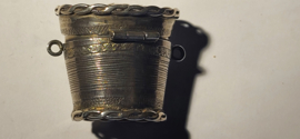 Zilver Loderein/Geur doosje   4 cm hoog nieuw. 30 gram.