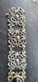 Antieke zilver schakelarmband met antieke granaat. 20 cm 2,5 breed 39 gram.