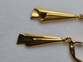 Gouden hang oorbellen ligtgewicht 1,3 gram met klaphaken 3,5 cm lang.