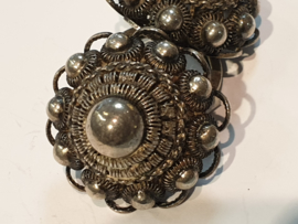 Zeer grote zilver keelknopen voor klederdracht 3,5 cm  1890 10 gram