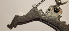 Papagaaien beugel met ketting zilver1832  F.J. Zwolle 128 gram.