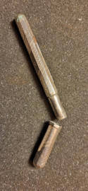 Antiek biedemeier zilver naalde koker 9cm bij 8 mm.