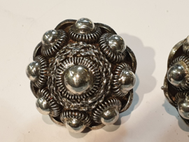 3 grote zilveren knopen 10 gram p.s. diameter 3 cm uit vermoedelijk  1890