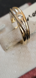 Goud 14 kr bicoller ring met zirkonia 3 gram maat 18  5 mm breed.