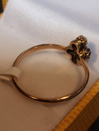Vintage damesring met parel en vermoedelijk saffier antiek maat 19.
