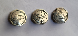 3x antiek klederdracht knopen zilver. 18e eeuw