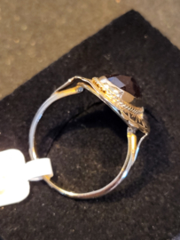 Antieke gouden ring met granaat (licht beschadigd) maat 18  4 gram 14kr.