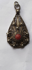 Oud zilver filigrain hanger met bloedkoraal 3,5 cm