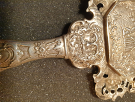 Mooie grote zilveren hand spiegel engels 1802  10 cm diameter 24 cm lang
