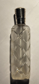 Kristal Geurfles met zilver beslag 9 cm hoog  nette staat. glas nieuwstaat.