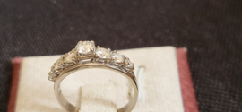 Wit gouden dames ring met 0,80 crt aan 7x briljanten vvsi wit nieuwstaat.