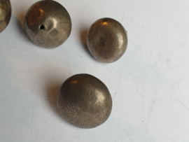 Westbraband zilver 17e eeuw  kleding knopen nette staat echt verzamelwerk.