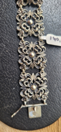 Antieke zilver schakelarmband met antieke granaat. 20 cm 2,5 breed 39 gram.