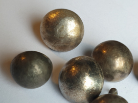Westbraband zilver 17e eeuw  kleding knopen nette staat echt verzamelwerk.