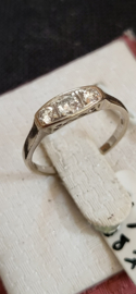 Witgouden damesring met 3x briljant maat 16.5 p1 1x 0.15 2x0.05 crt.