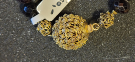 Zwaar antiek dubbel faccet granaat kralem zeeuw gouden filigrain slot 60 cm