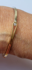 Gouden bicoller spang armband met briljant van 0,20 vvsi TW  van Le Chic.