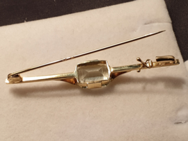 14 Kr  gouden speld broche met aquamarijn 5.5 cm netto 2,8 gram