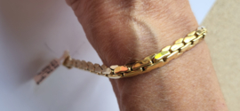 14 krt gouden schakel armband nieuwstaat 7 breed 3 mm hoog  19 cm.