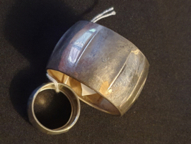Servet ring en vingerdoek set zilver 26 gram diameter 6 en 3 cm  3cm breed