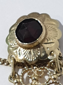 14 kr Gouden schakel armband met granaat 15 gram 17.5 cm
