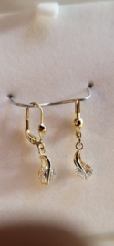 Zirkonia gouden 14kr  hang oorbellen met klaphaak nieuw26 mm lang.