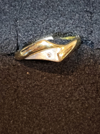 Twee kleuren gouden ring met diamantje maat 16,5 2.2 graam 14 kr.